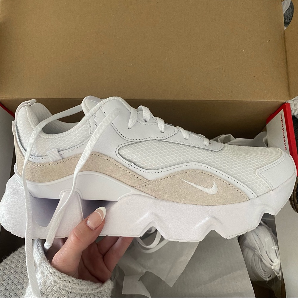 NEW Women’s Nike Ryz 365 2 white